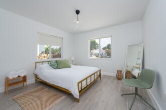 561 NW 50th St in Miami, FL - Building Photo - Building Photo