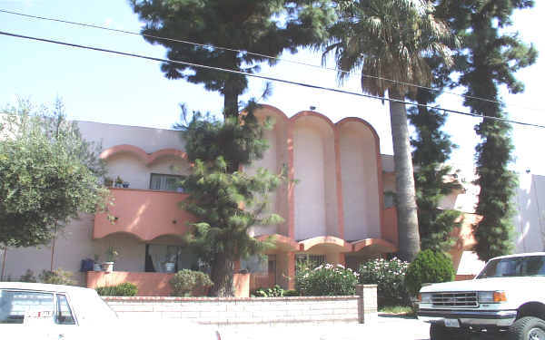 Majestic Luna in Canoga Park, CA - Foto de edificio - Building Photo