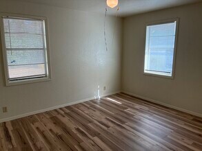 604 W 4th St in Taylor, TX - Building Photo - Building Photo