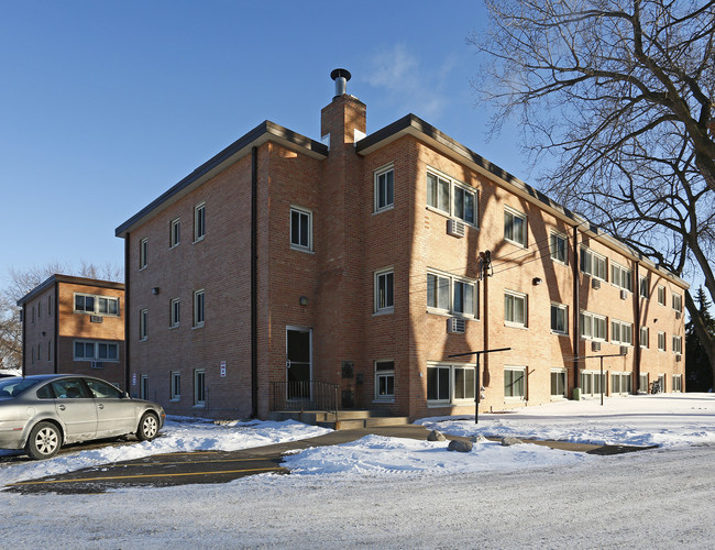 Plaza Apartments in St. Anthony, MN - Building Photo - Building Photo