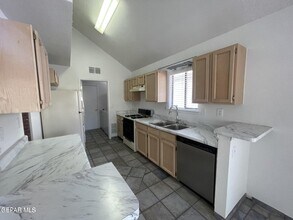 1300 Desert Jewel Dr in El Paso, TX - Building Photo - Building Photo
