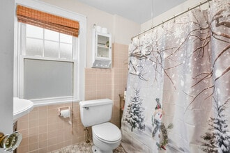 1083 Hunter Ave in Pelham, NY - Building Photo - Building Photo