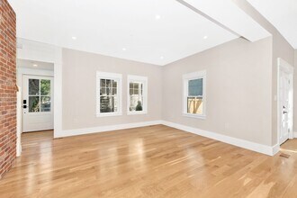 140 Rindge Ave, Unit 140 in Cambridge, MA - Building Photo - Building Photo