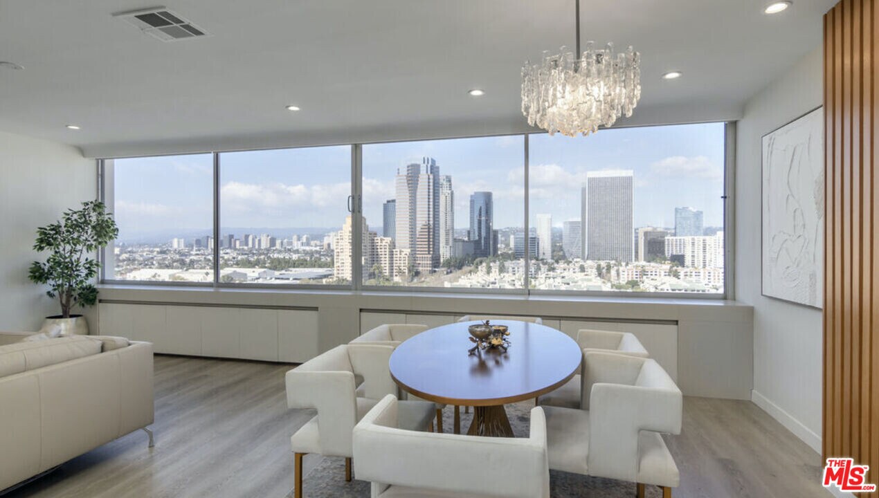 2222 Ave of the Stars in Los Angeles, CA - Building Photo