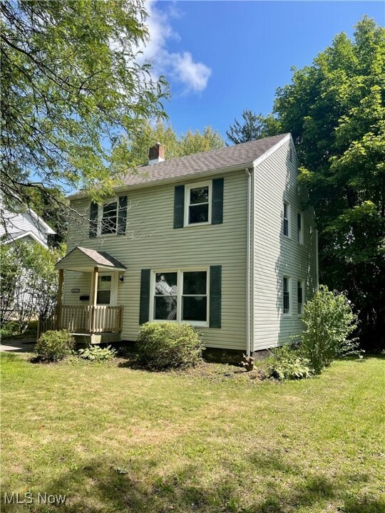 1079 Orlando Ave in Akron, OH - Building Photo