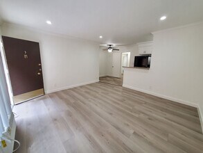 822m in Los Angeles, CA - Building Photo - Interior Photo