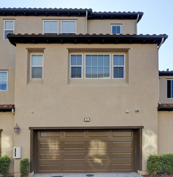 24 Playa Cir in Aliso Viejo, CA - Building Photo