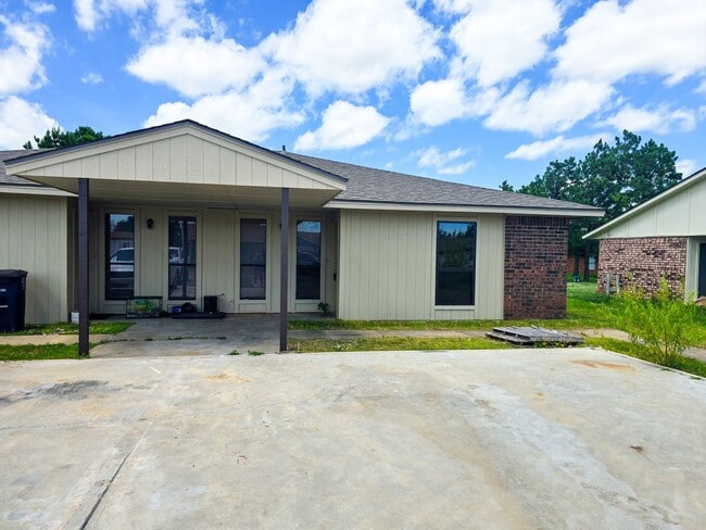 property at 4104 N Market Ave