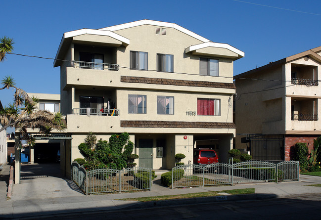 Villa Francisca in Hawthorne, CA - Building Photo - Building Photo