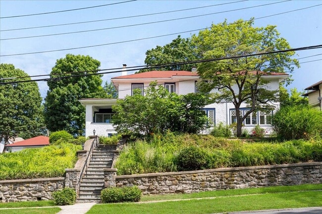 property at 22 Pennsylvania Ave