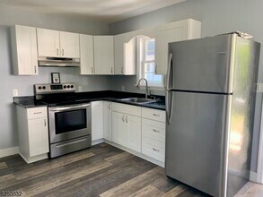 21 Buckwheat Rd in Franklin, NJ - Building Photo - Building Photo