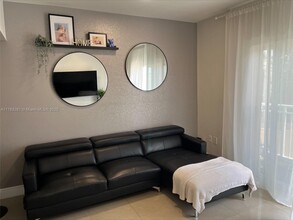 1020 SW 4th St in Miami, FL - Foto de edificio - Building Photo