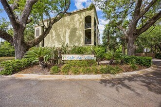 150 Salt Air Dr in St. Simons Island, GA - Foto de edificio - Building Photo