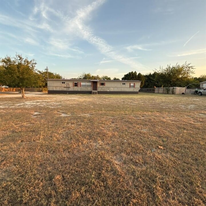 400 Phillip Ln in Liberty Hill, TX - Building Photo