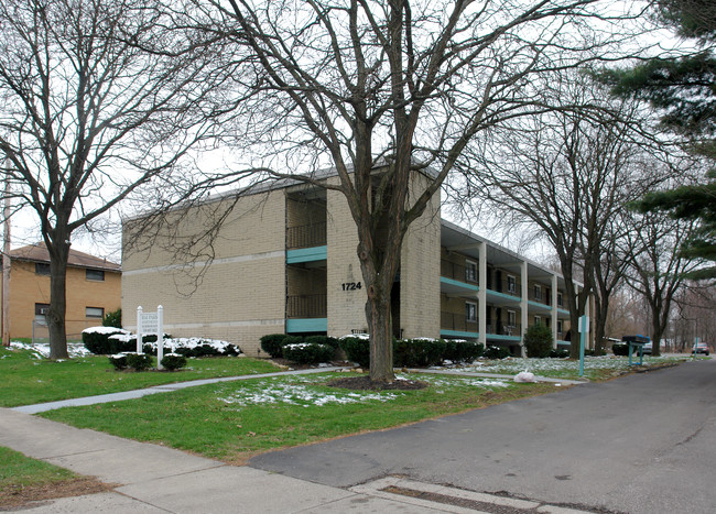 Bai Park Apartments in Cuyahoga Falls, OH - Building Photo - Building Photo