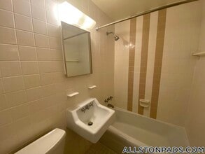 64 Brighton Ave, Unit 209 in Boston, MA - Foto de edificio - Building Photo