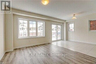 230 Avonsyde Blvd in Hamilton, ON - Building Photo - Building Photo