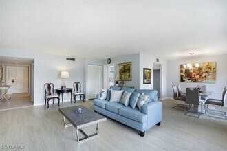 5954 Pelican Bay Blvd in Naples, FL - Building Photo - Building Photo