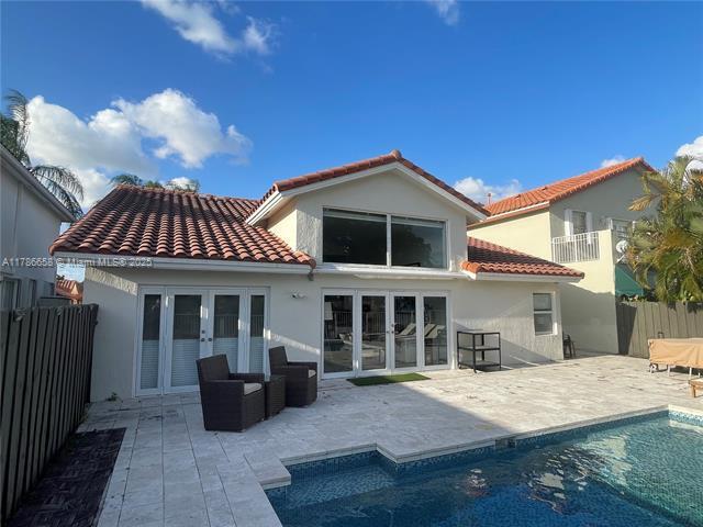 10570 NW 51st St in Doral, FL - Foto de edificio - Building Photo