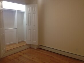 26 Maverick St, Unit 1 in Boston, MA - Foto de edificio - Building Photo