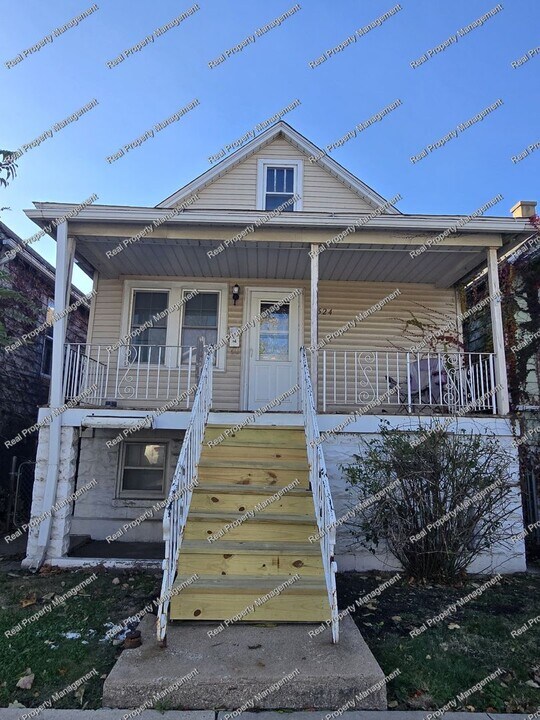 2524 Schrage Ave in Whiting, IN - Building Photo