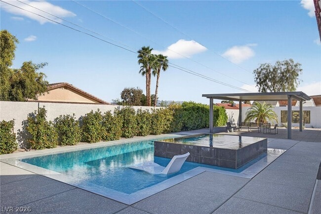 363 E Robindale Rd in Las Vegas, NV - Building Photo - Building Photo