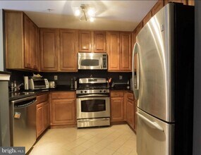 11349 Aristotle Dr in Fairfax, VA - Foto de edificio - Building Photo