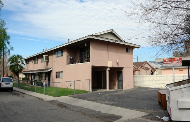 2701 N E St in San Bernardino, CA - Foto de edificio - Building Photo