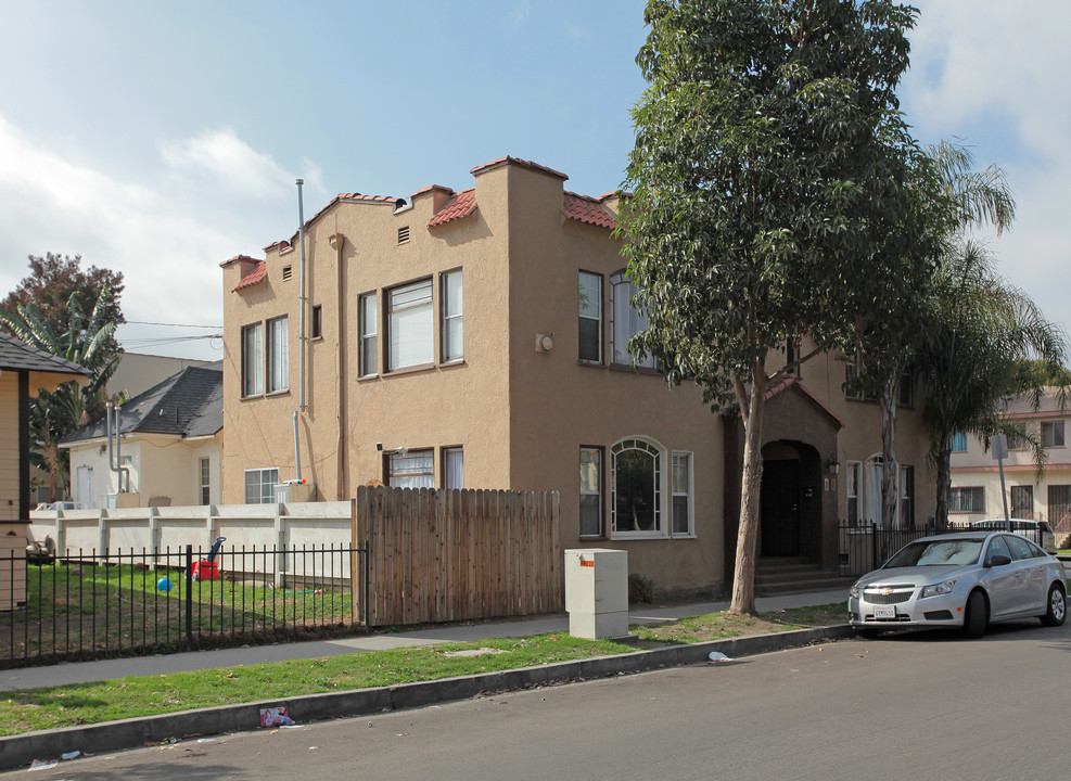 2094 Cedar Ave in Long Beach, CA - Building Photo