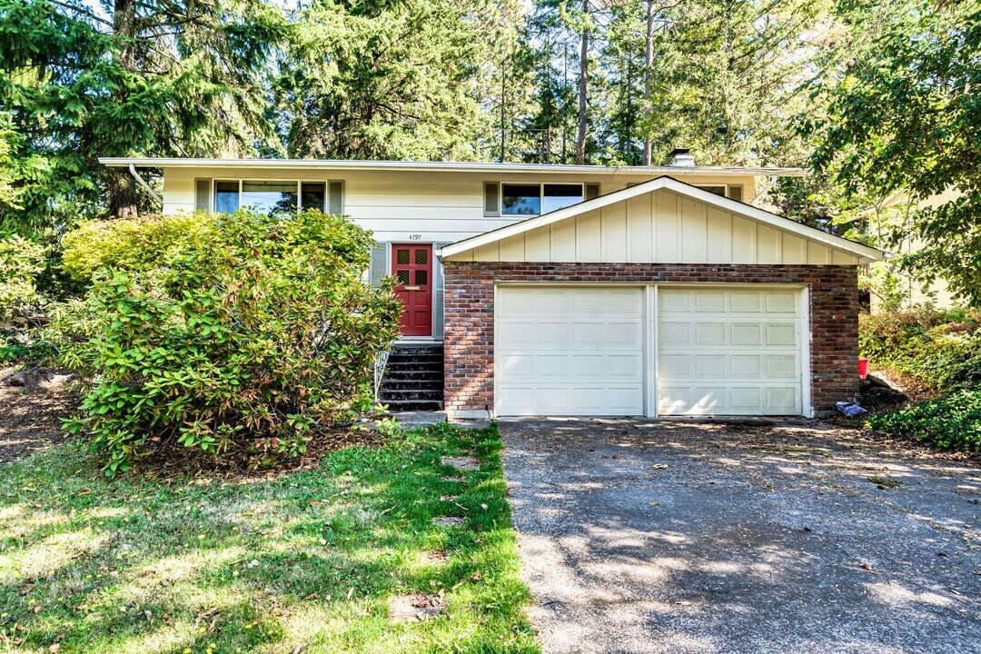 4797 Donald St in Eugene, OR - Foto de edificio