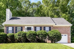 2263 Briar Glen Rd in Winston-Salem, NC - Building Photo