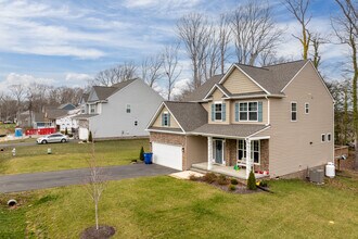 Roberts Forest at Hidden Valley in Chester, VA - Building Photo - Building Photo