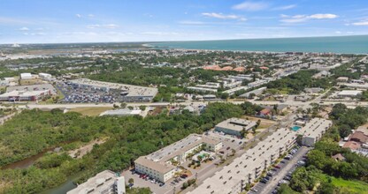 230 Columbia Dr in Cape Canaveral, FL - Foto de edificio - Building Photo