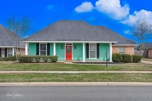 3303 Colonial Dr in Bossier City, LA - Building Photo