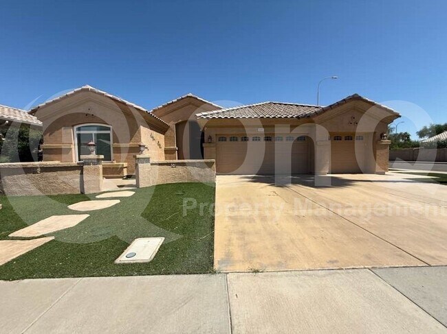 property at 830 W Cherrywood Dr