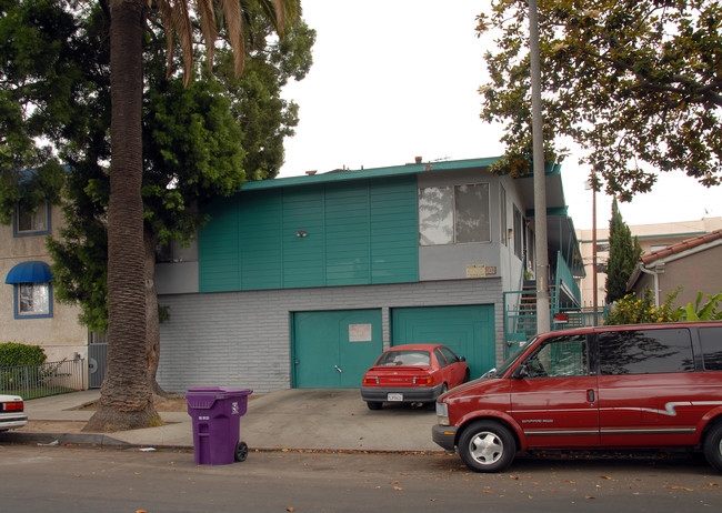 Rose Avenue Apartments in Long Beach, CA - Foto de edificio - Building Photo