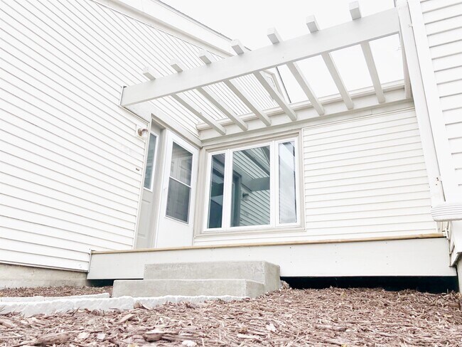 301 Elan Ct in Woodbury, MN - Building Photo - Building Photo
