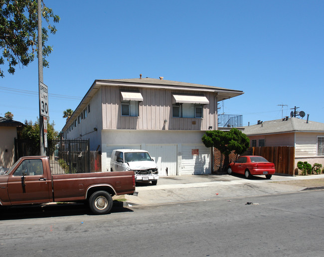 1834 Pine in Long Beach, CA - Foto de edificio - Building Photo