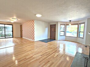 7634 SE Main St in Portland, OR - Building Photo - Building Photo