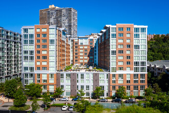 RiverTrace at Port Imperial in West New York, NJ - Foto de edificio - Building Photo
