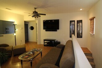 1300 Red Gable Ln in Las Vegas, NV - Building Photo - Building Photo