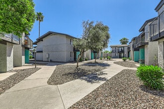 Omnia on Thomas in Phoenix, AZ - Foto de edificio - Building Photo