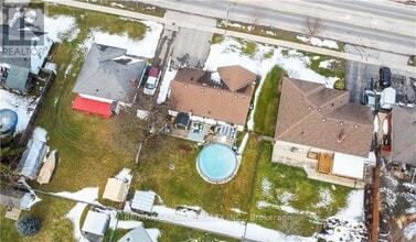 207 THOROLD Rd in Welland, ON - Building Photo - Building Photo