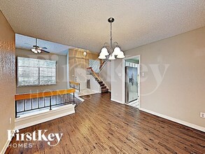 6001 Ponderosa Trail Ct in Garland, TX - Foto de edificio - Building Photo