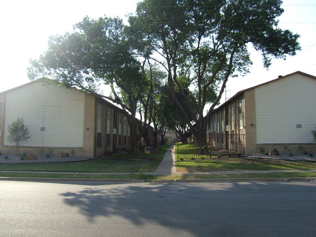 Vista Verde in Mesquite, TX - Foto de edificio - Building Photo