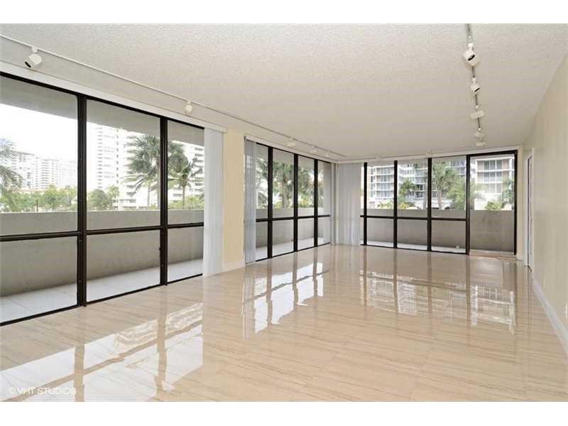 2050 S Ocean Dr in Hallandale Beach, FL - Building Photo