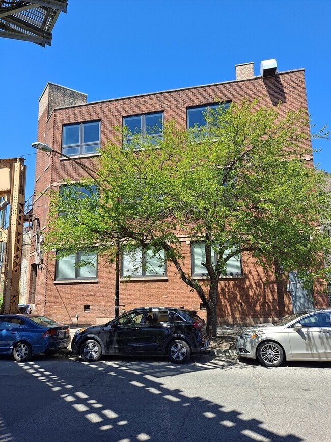 1740 N Milwaukee Ave-Unit -2 in Chicago, IL - Building Photo - Building Photo