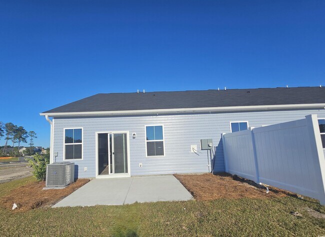 2100 Northwest Dr in Calabash, NC - Building Photo - Building Photo
