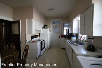 1020 Leavenworth St in Manhattan, KS - Building Photo - Building Photo
