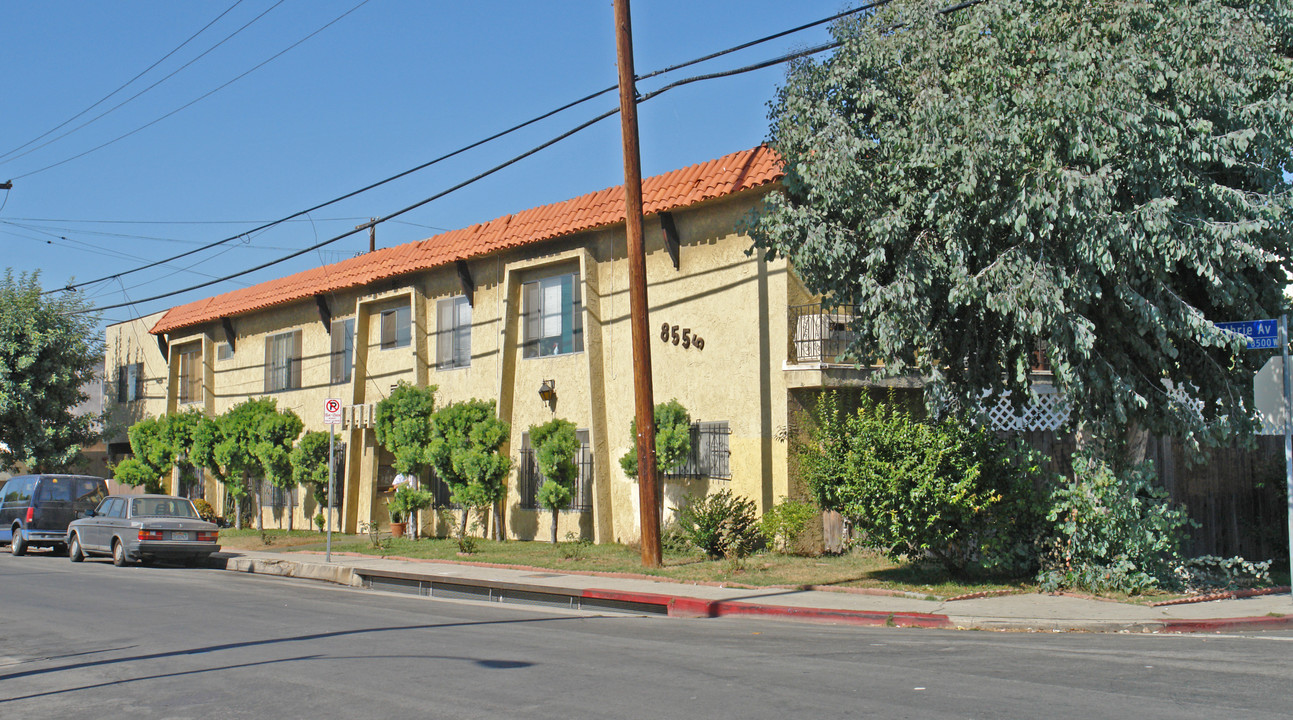 8555 Guthrie Ave in Los Angeles, CA - Building Photo